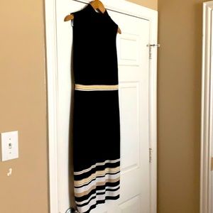 Sleeveless dress. Biz professional for summer!